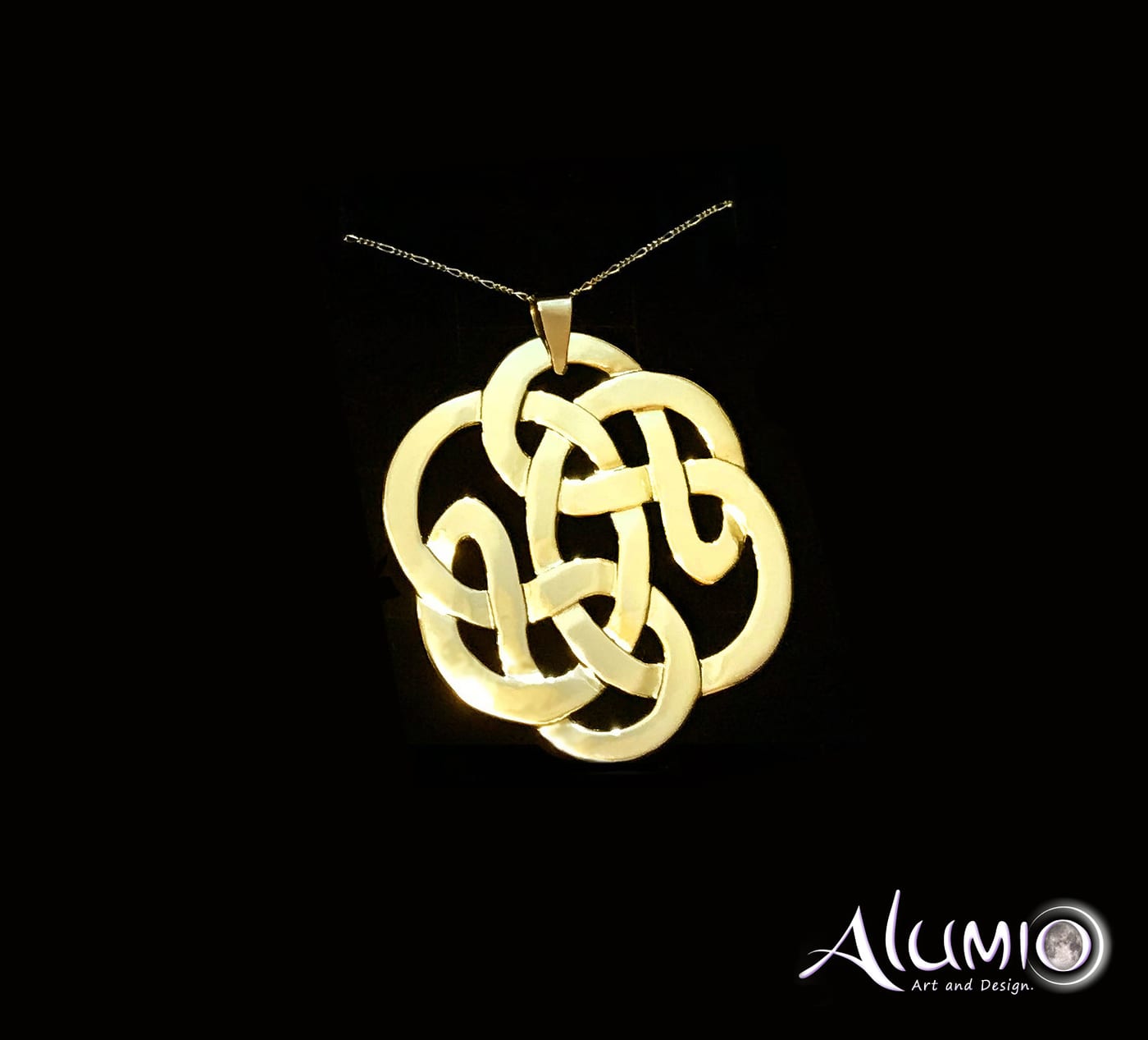 Endless Shield Knot Medium — symbolic jewelry by Alumia