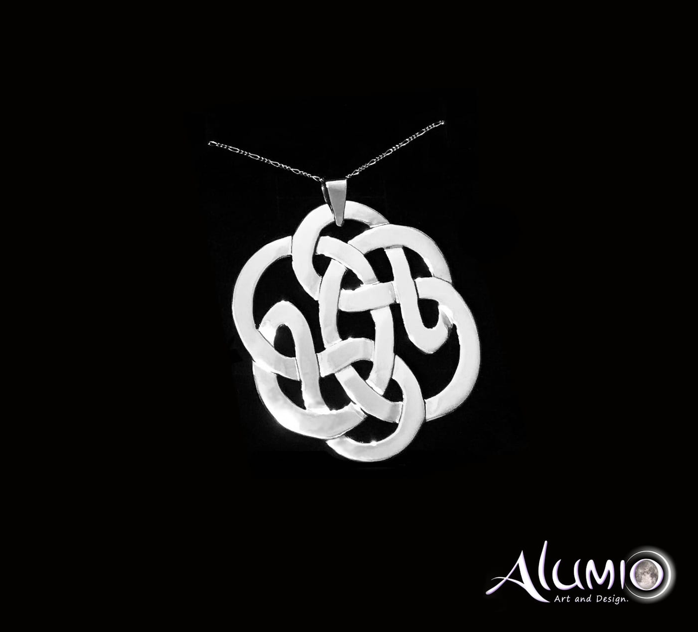 Endless Shield Knot Medium — symbolic jewelry by Alumia